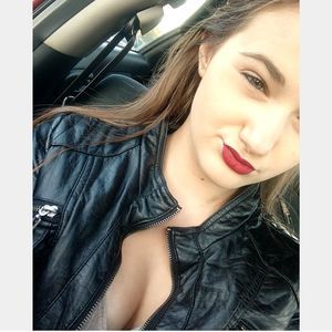 Meet your Posher, Brittney